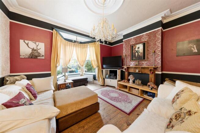 St. Albans Crescent, IG8