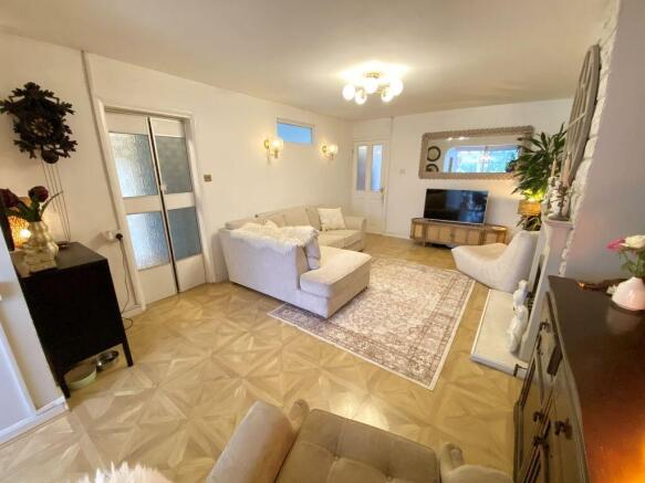 Lounge/Dining Room