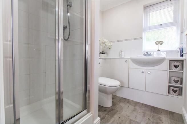 Ensuite.JPG