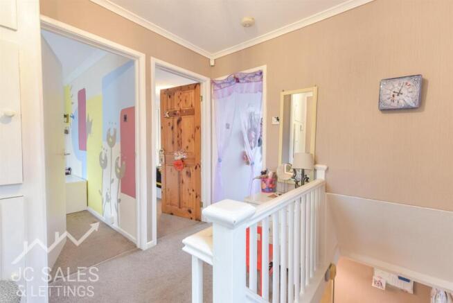 3 bed Semi-Detached for sale Image 9