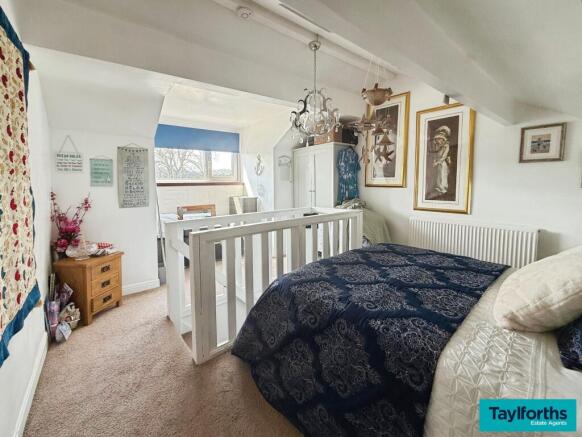 3 bed Terraced for sale Image 12