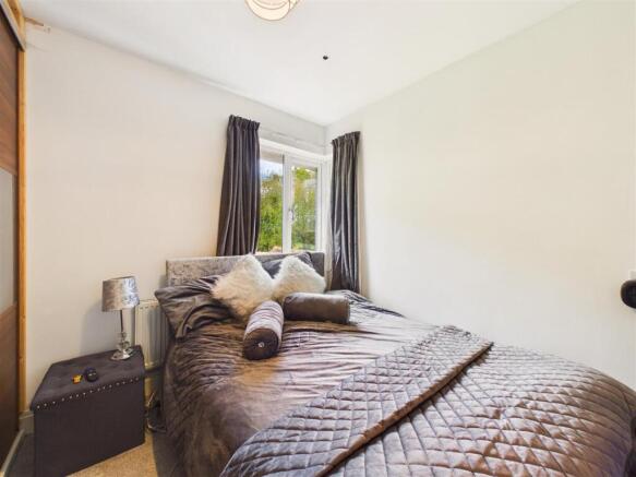 4 bed Semi-Detached for sale Image 12
