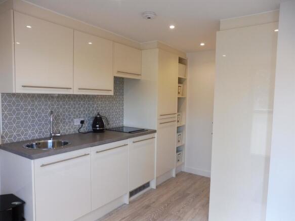 London Road, Cheam, Sutton photo 5