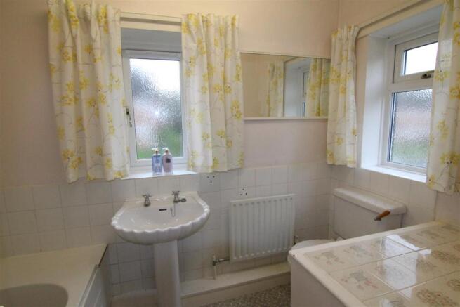 Bathroom.JPG