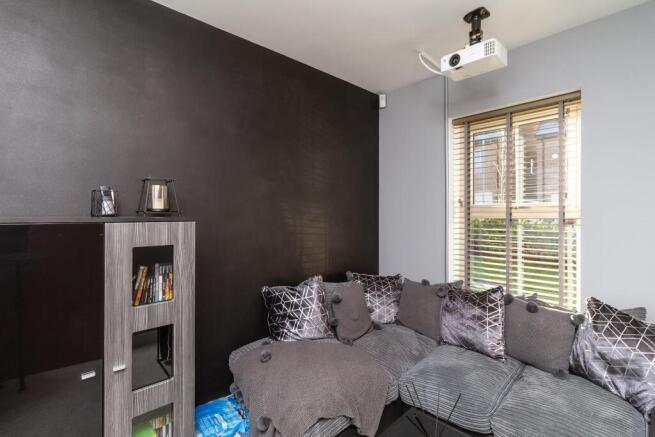 5 bed Detached for sale Image 6