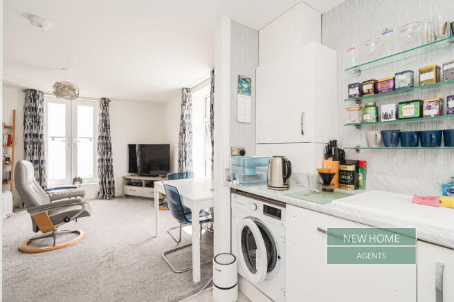 2 bed Flat for sale Image 5