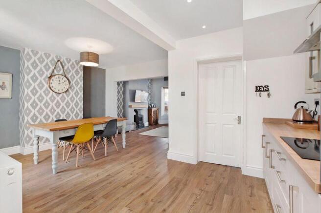 Kitchen/Dining...