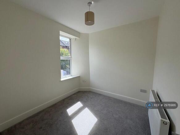 2 bed Terraced to rent Image 5