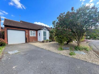 Larkspur Close, Thornbury, BS35