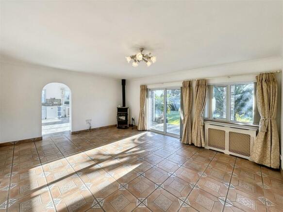 Dining room 2.jpeg