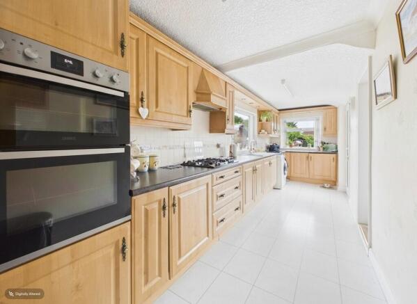 4 bed Semi-Detached for sale Image 6