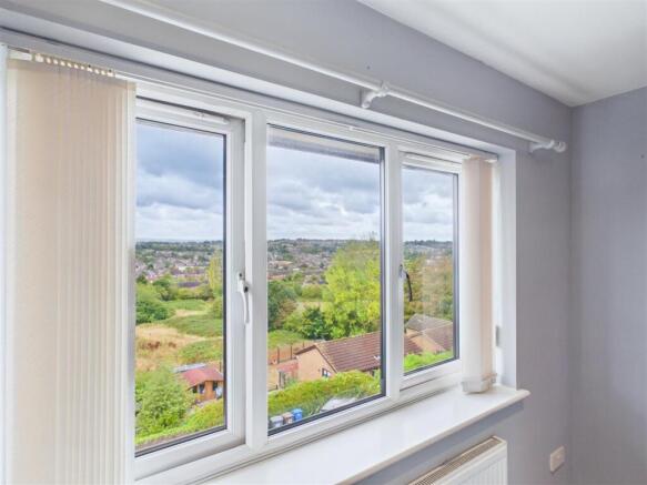 4 bed Detached for sale Image 12