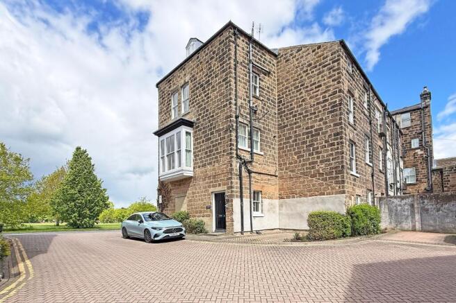4 bed Flat for sale Image 8