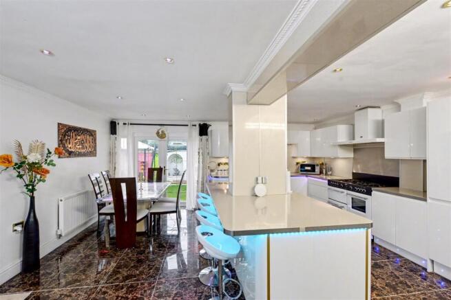Kitchen_2.jpeg