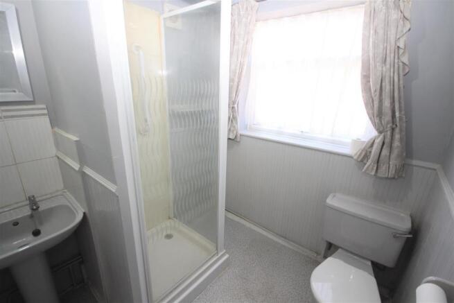 bathroom 1 .jpg