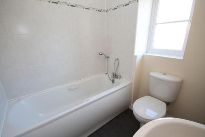 FAMILY BATHROOM/WC
