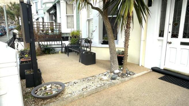 SEATING TO THE FRONT