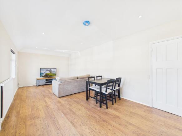 CAM02136G0-PR0554-STILL002