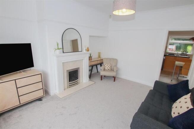 BAY FRONTED LOUNGE