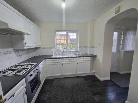 3 bed Detached to rent Image 6