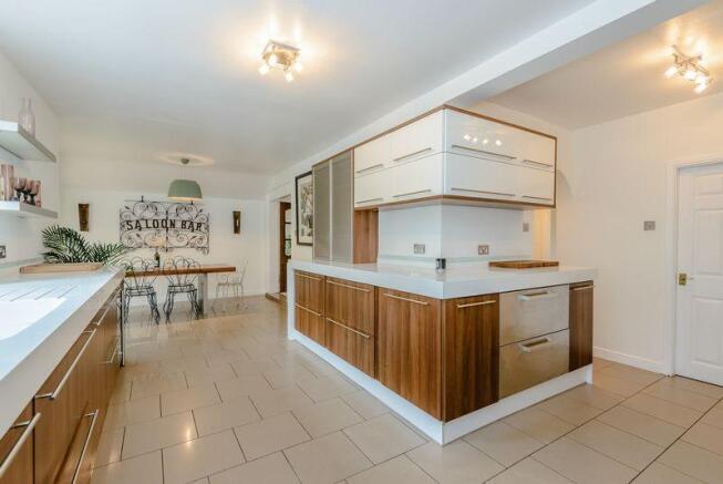 Kitchen/Dining...