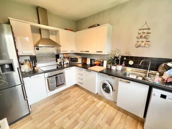 2 bed Apartment to rent Image 6