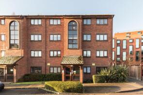 162, Cotton Avenue, London W3 6YG