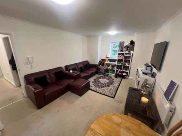 Lounge/Dining