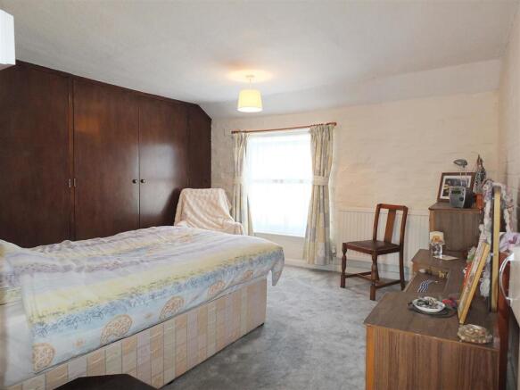 Bedroom 1.jpg