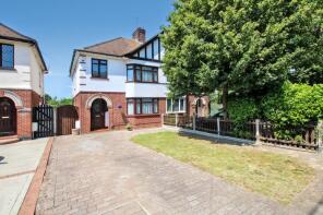 57, High Road North, Laindon SS15 4DH