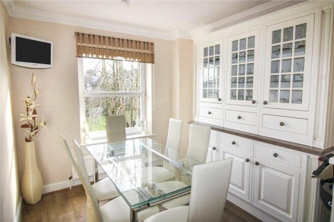 2 bed Apartment for sale Image 6