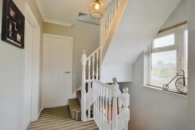 FIRST FLOOR LANDING