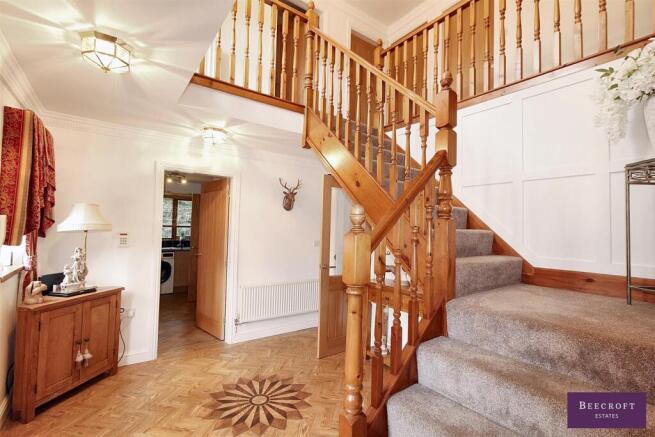 4 bed Detached for sale Image 8