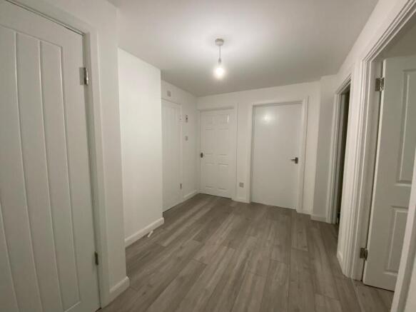 3 bed Apartment to rent Image 5