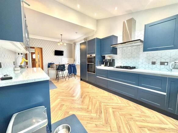 3 bed House for sale Image 6