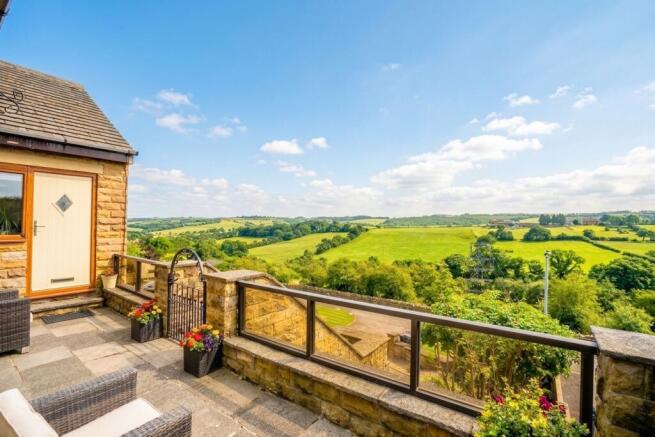 5 bed Detached for sale Image 8