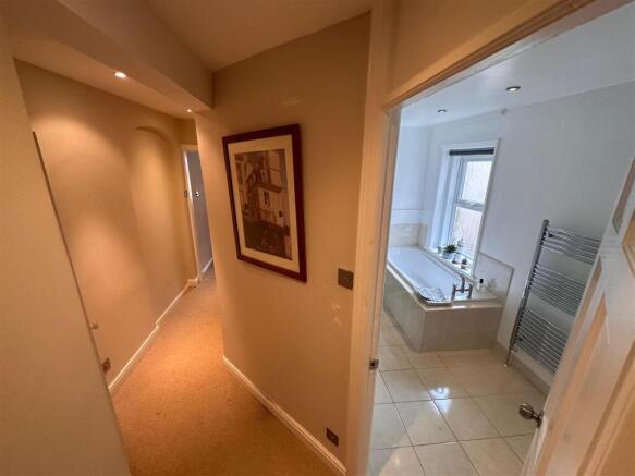 2 bed Apartment for sale Image 10