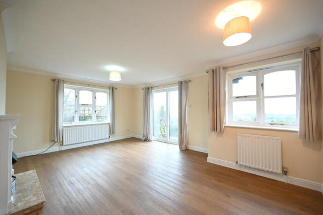 3 bed Detached Bungalow to rent Image 4