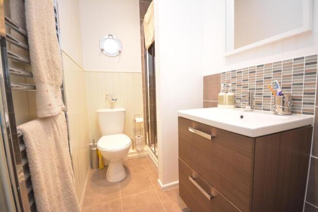 7. Ensuite