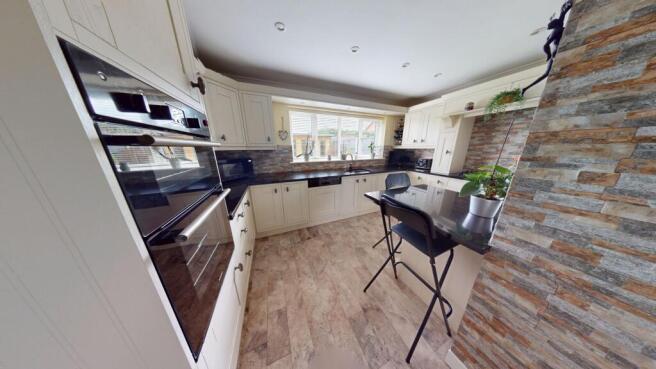 4 bed Detached for sale Image 5