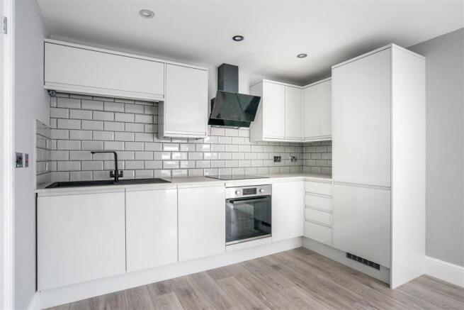 2 bed Mews to rent Image 8