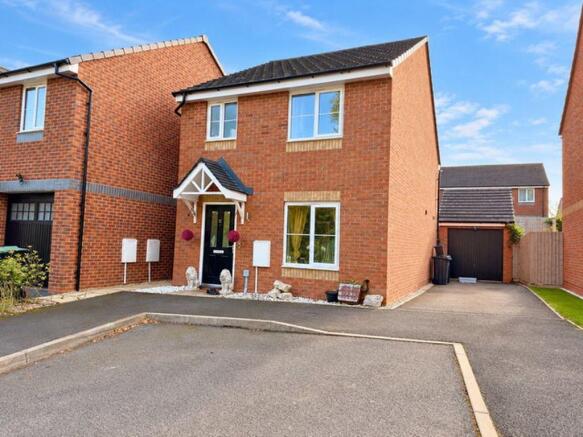 3-bed detached on Woodland Mews, Great Barr, Birmingham B42 2FU, £325,000