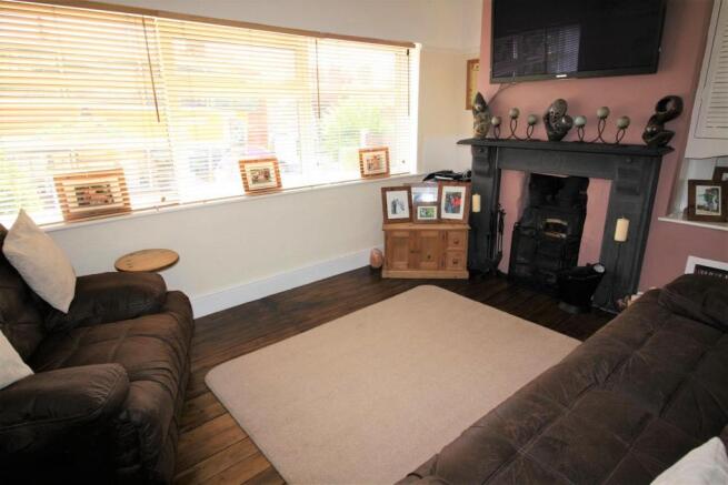 Living Room 2..jpg