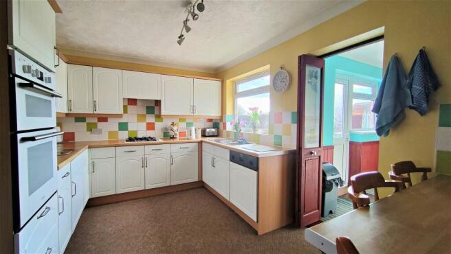 Kitchen 1.jpg