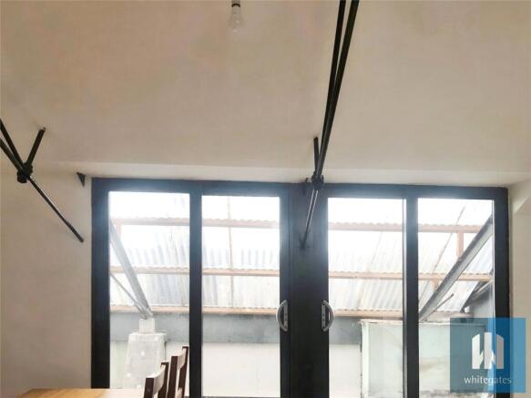 2 bed Apartment to rent Image 5