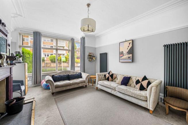 5 bed Semi-Detached for sale Image 8