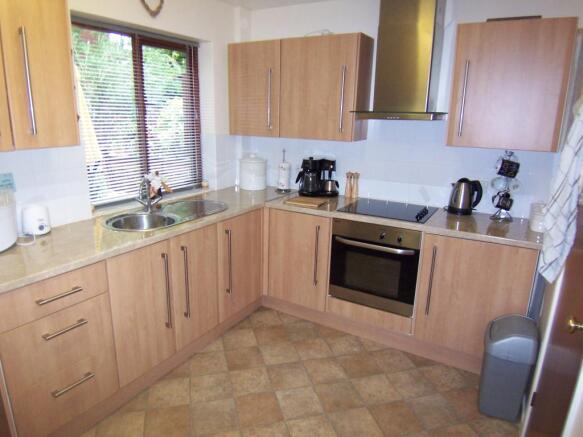 KITCHEN/BREAKFAST RM