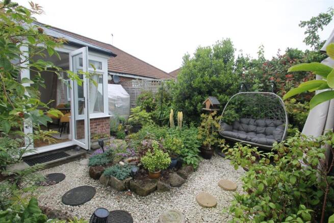 2 bed Semi-Detached Bungalow for sale Image 8