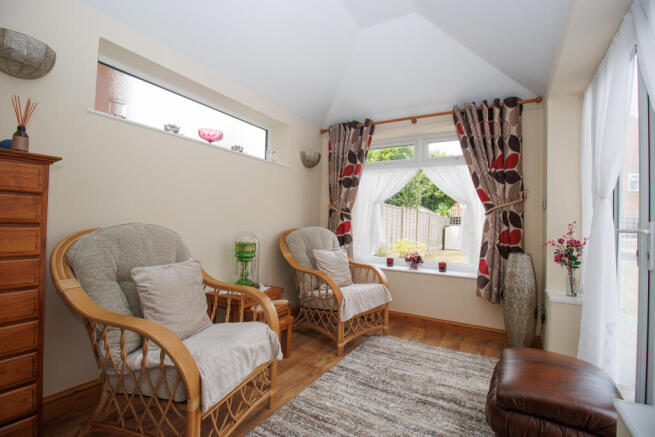 3 bed Link Detached House for sale Image 8