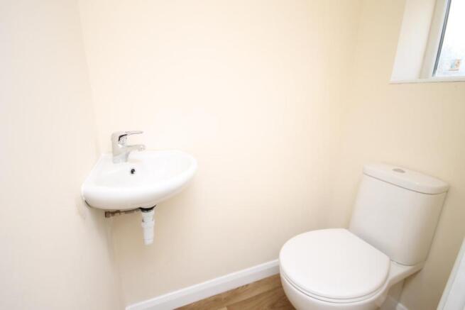 CLOAKROOM/W.C.